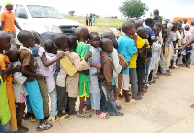 PIC. 5.   SOME INTERNALLY DISPLACED CHILDREN, FROM MADAGALI, MICHIKA AND MUBI   LGA  QUEUING FOR FOOD AT THE BAJABURE  INTERNALLY DISPLACED PERSONS CAMP IN   GIREI LGA OF ADAMAWA  ON SUNDAY (14/9/14). 4550/14/9/14/AMA/AIN/NAN