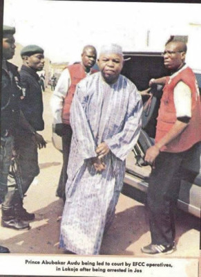 Prince Abubakar Audu being led to Court by the EFCC Operative, in Lokoja after being arrested in Jos 