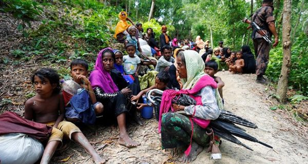 Rohingya people sits on the Bangladesh side as they are restricted by the members of Border Guards Bangladesh (BGB), to go further inside Bangladesh, in Cox’s Bazar, Bangladesh August 28, 2017 (Reuters Photo)