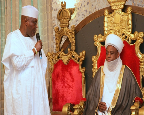 Former Vice President and chieftain of All Progressives Congress (APC), Atiku Abubakar and Sultan of Sokoto, Muhammad Sa'ad Abubakar III during a courtesy visit to the Sultan in Sokoto on Thursday.  
