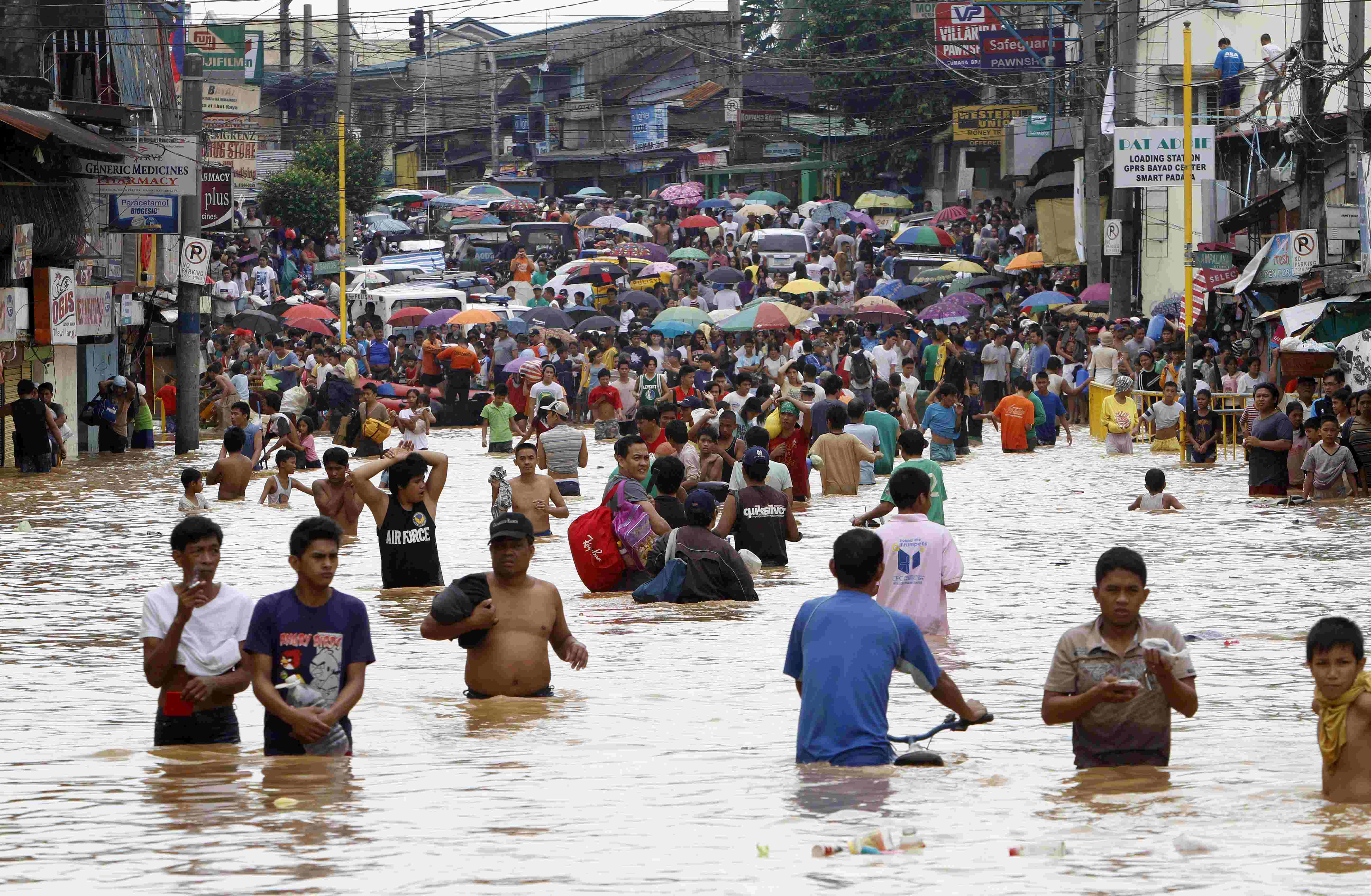 Storm Kills 3, Sacks 200,000 In Philippines