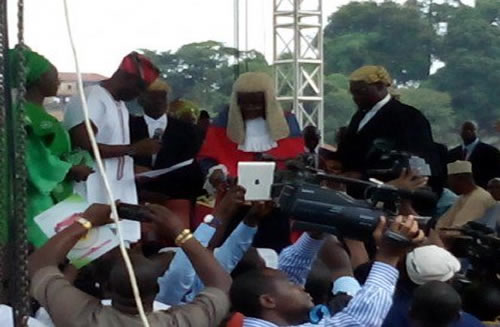 Fayose taking oath of office at his inauguration as Governor of Ekiti state