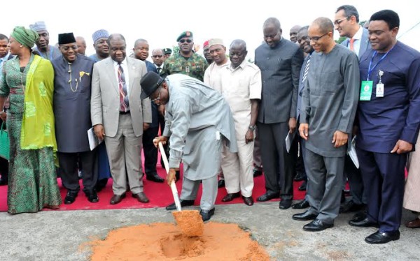 President Goodluck Jonathan Performing The Ground Breaking Ceremony Of Azura Edo Power Plant In Benin City On Friday