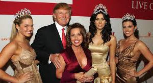 trump-with-beauty-queens