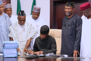 AG PRESIDENT OSINBAJO SIGNS 2017 BUDGET OA. Acting President Yemi Osinbajo flanked by the Senate President Dr Bukola Saraki, Speaker Rt Hon Yakubu Dogara, SSAP to NASS (Senate) Senator Ita Enang and SSAP to NASS (House) Hon Sulieman Kawu, Minister of Budget, Senator Udoma Udo Udoma and Chief of Staff Mallam Abba Kyari during the Signing of 2017 Budget into Law at the State Hous in Abuja. PHOTO; SUNDAY AGHAEZE. JUN 12 2017