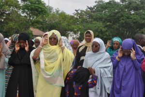 Aisha Buhari prays