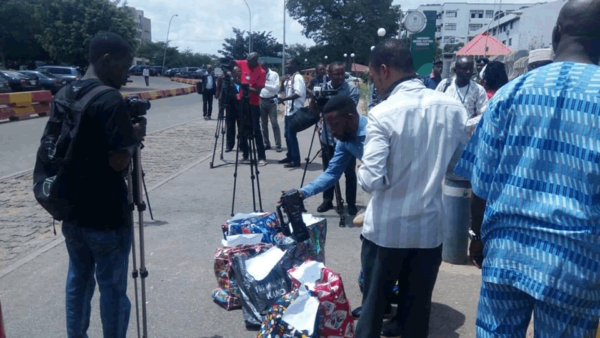 Constituence presenting the signatures at the INEC headquarters, Abuja