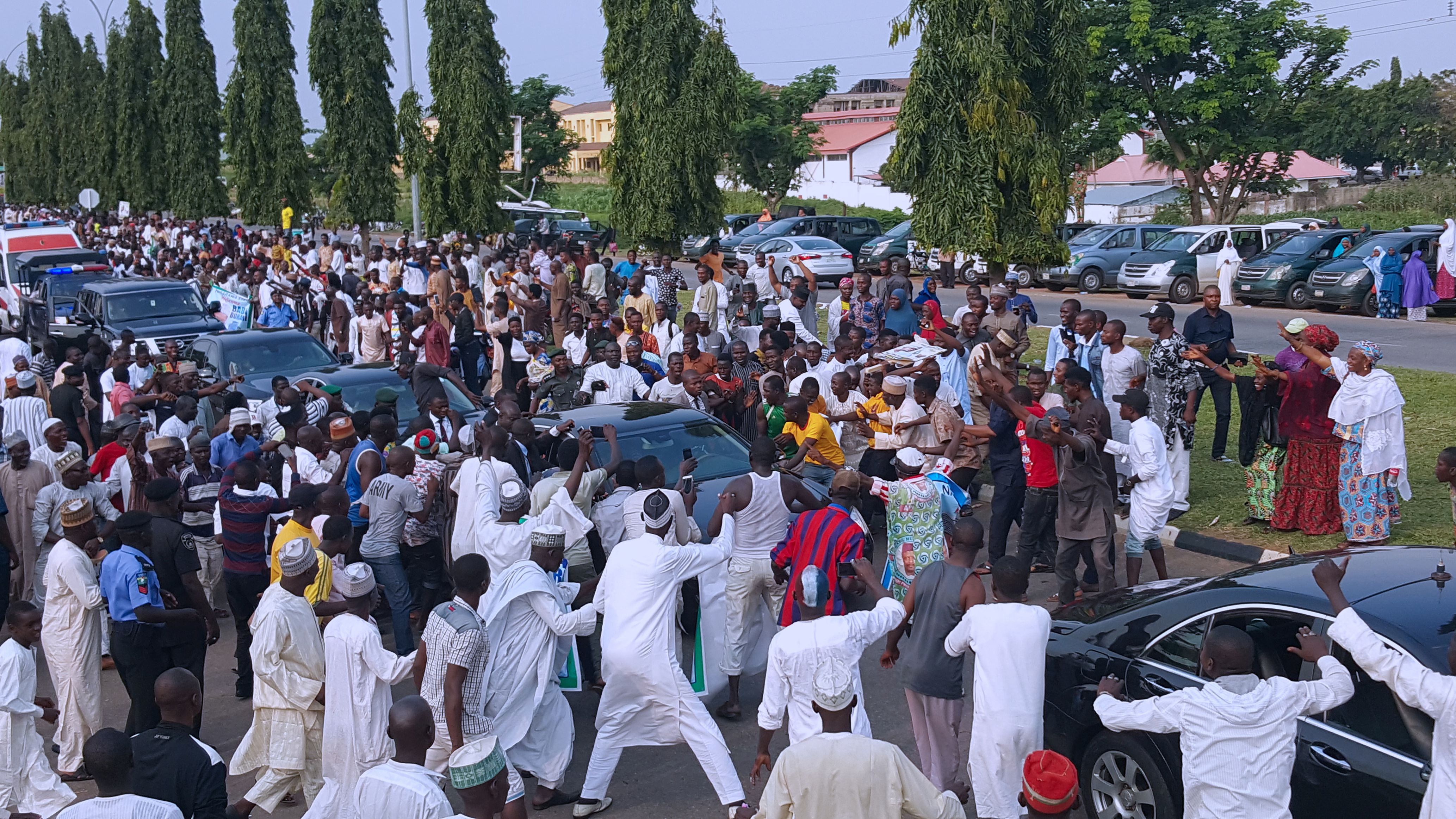 Nigerians Welcome President Buhari With #BabaOyoyo