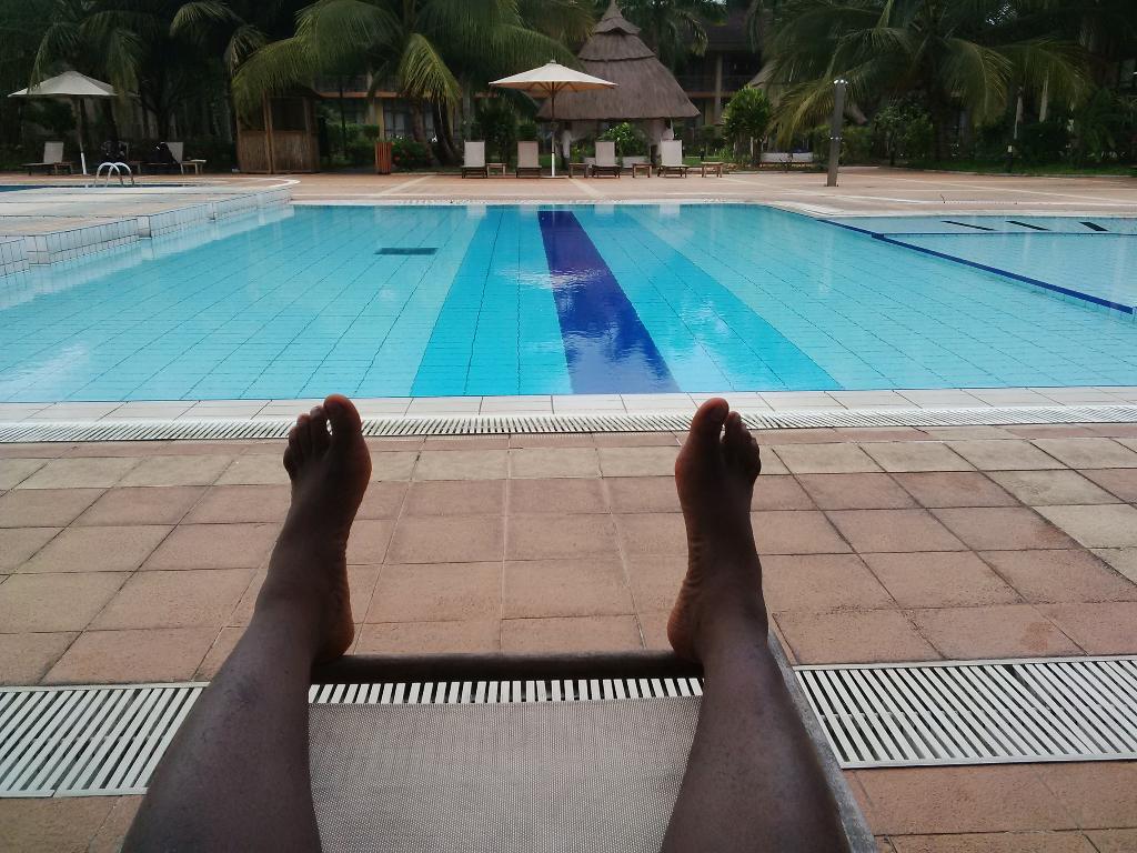 Man Drowns, Dies In Hotel’s Swimming Pool; Girlfriend Flees Scene
