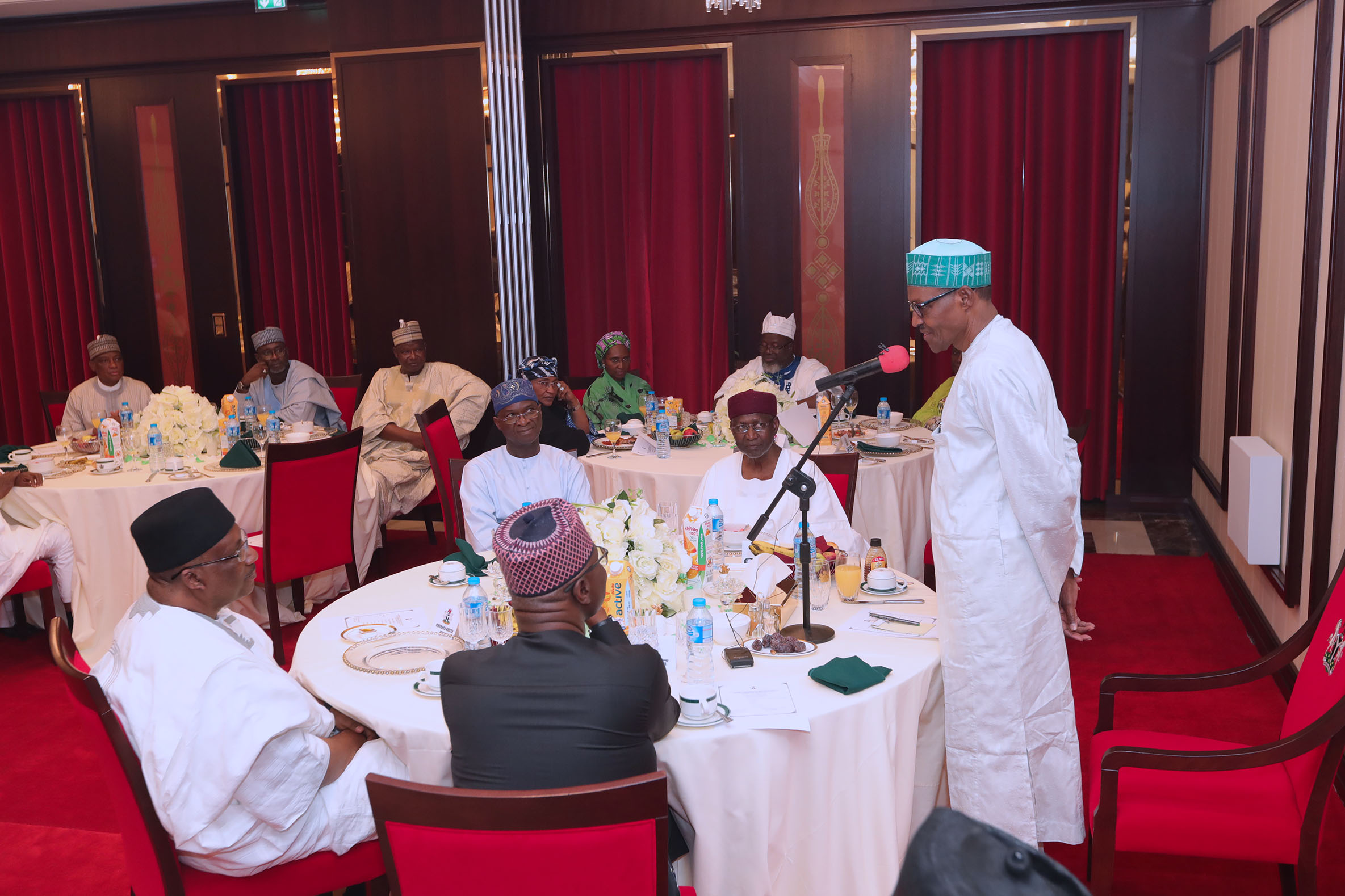 President Buhari Breaks Ramadan Fast With Service Chiefs, Ministers