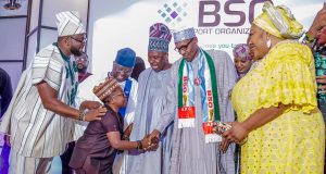 Buhari Promises To Reward Those Working For His Success, Apologises For Past Lapses