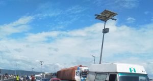 Trailer Breaks Down On Niger Bridge, Cuts Off Travellers