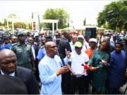 You Can’t Intimidate Me, FCT Minister, Wike Tells Protesting Traders Who Barricade His Way